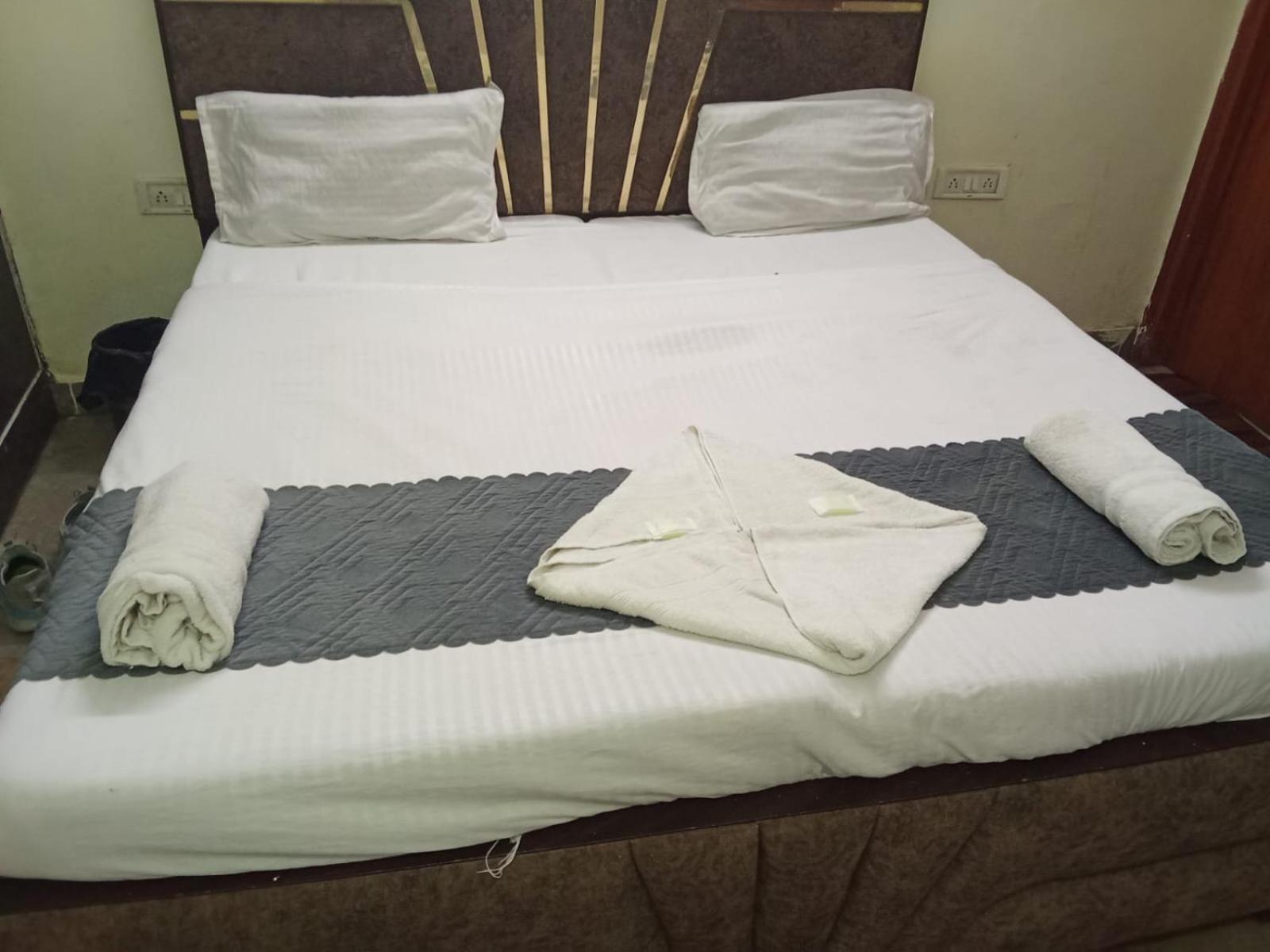 Hotel Kings Tdi Mall 2*
